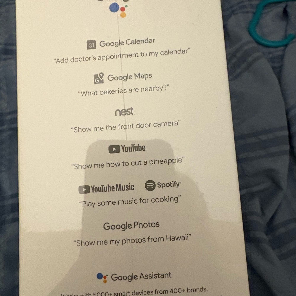 Google Smart Device with Voice Control Google Home Hub brand new